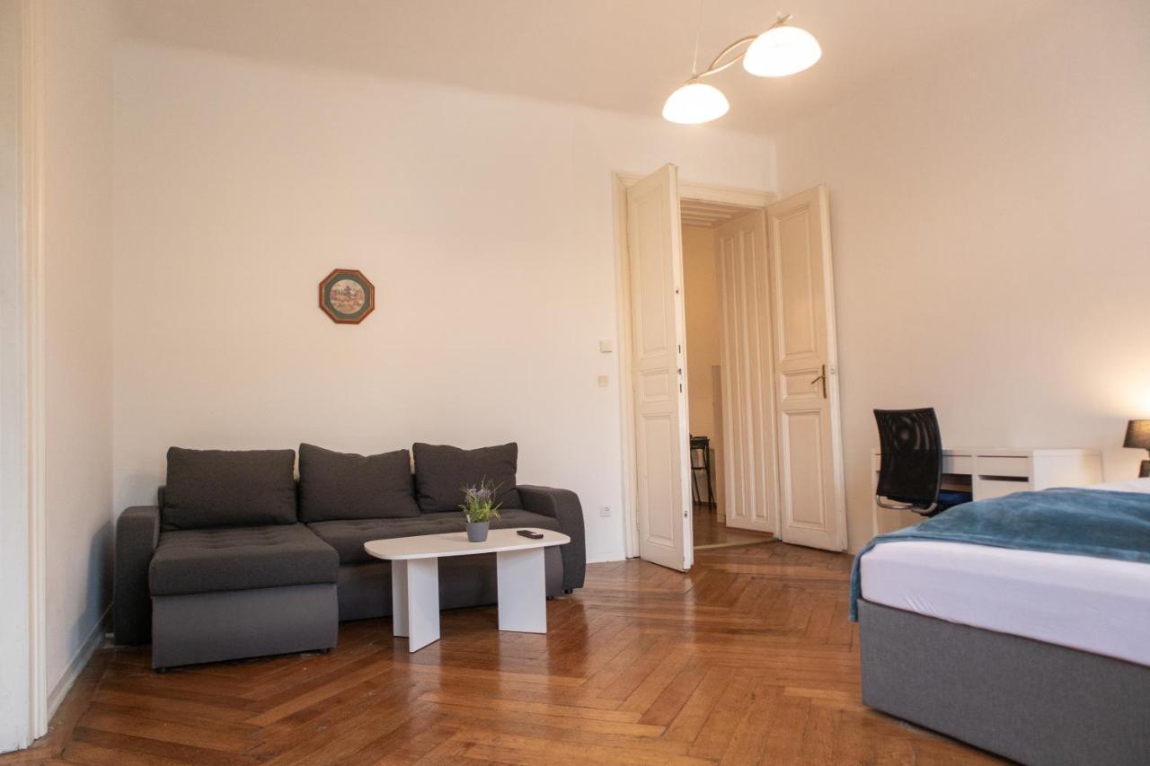 Roomy 2br Apt. Near Akh -perfect For Longstays Appartement *