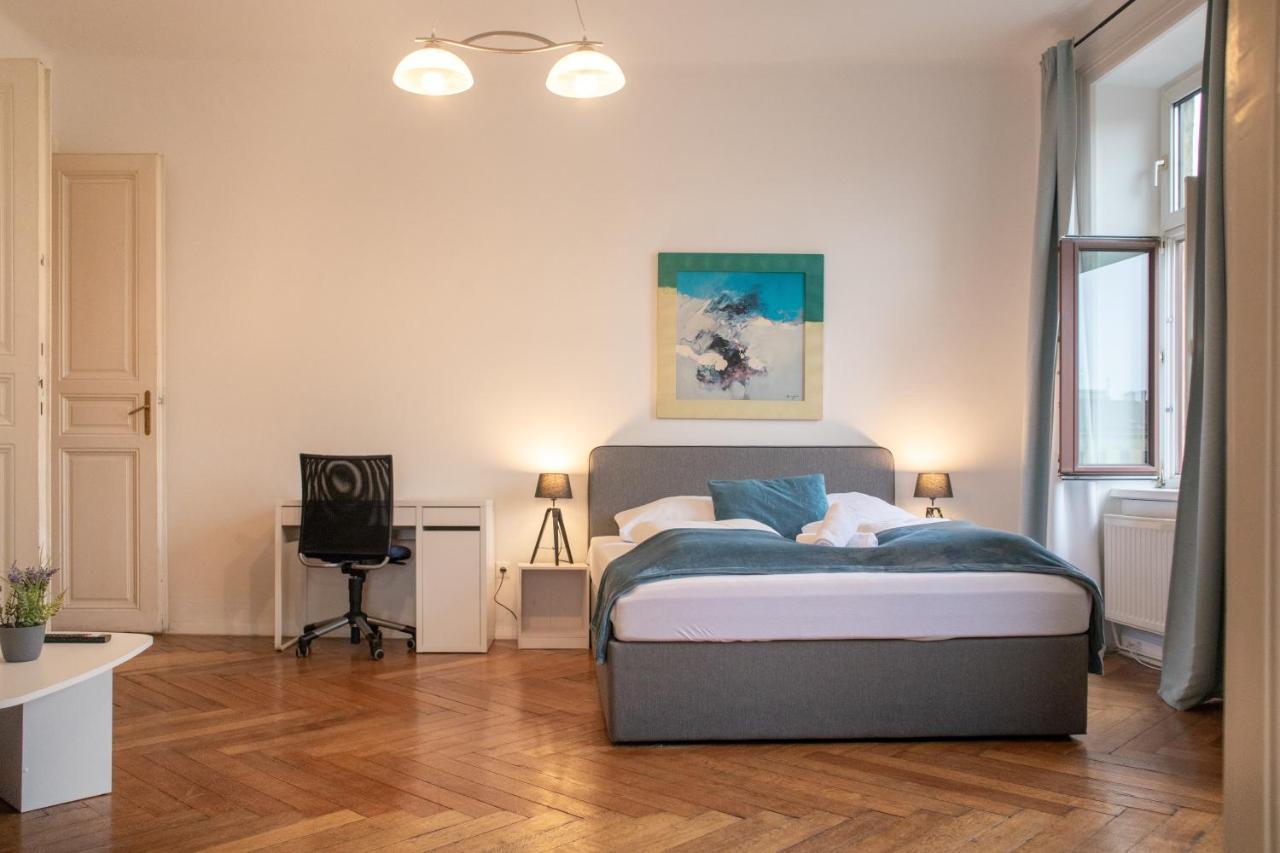 Roomy 2br Apt. Near Akh -perfect For Longstays Vienne