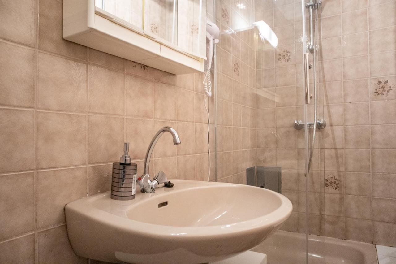 Appartement Roomy 2br Apt. Near Akh -perfect For Longstays Vienne